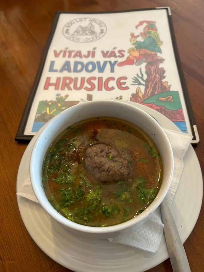Hrusicka Restaurace A Penzion Hrusice エクステリア 写真
