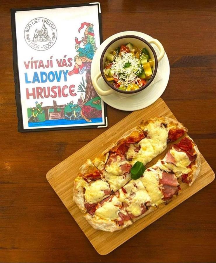 Hrusicka Restaurace A Penzion Hrusice エクステリア 写真