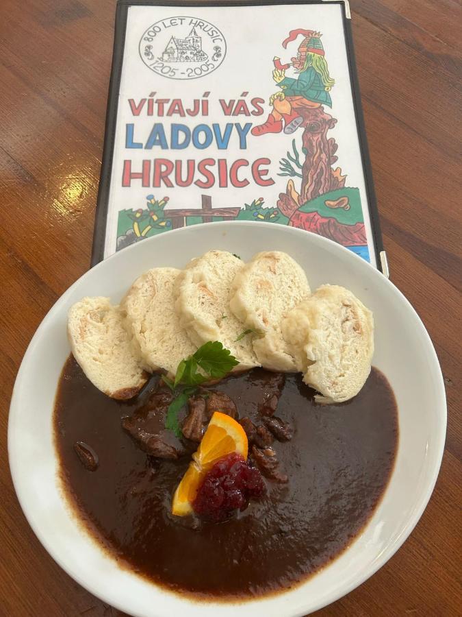 Hrusicka Restaurace A Penzion Hrusice エクステリア 写真
